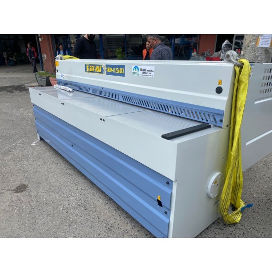 SAYMAK REDÜKTÖRLÜ GİYOTİN MAKAS 2.5 MT 3 MM SRGM-H 2560*3 SAYMAK REDÜKTÖRLÜ GİYOTİN MAKAS 2.5 MT 3 MM SRGM-H 2560*3